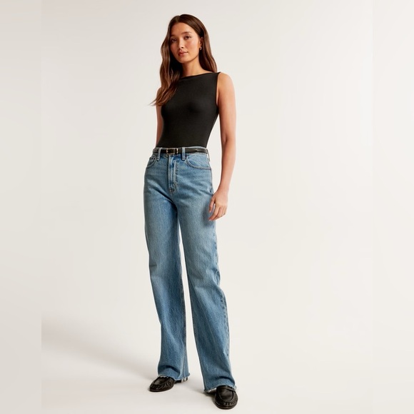 NWT Abercrombie & Fitch The 90’s Relaxed Jean High Rise Curve Love Blue 33 16
